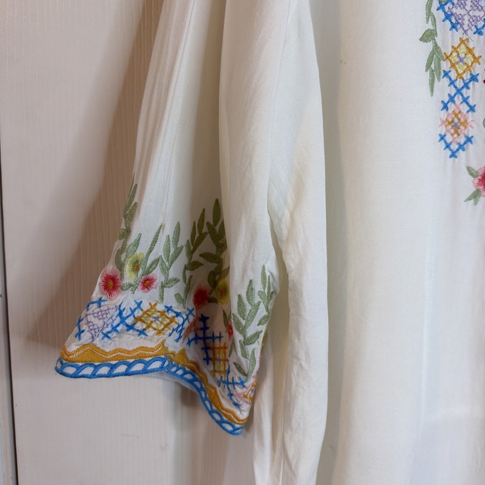 Feminine Embroidered Tunic Top with Long Tiered Bell Sleeves XL - Picture 3 of 11